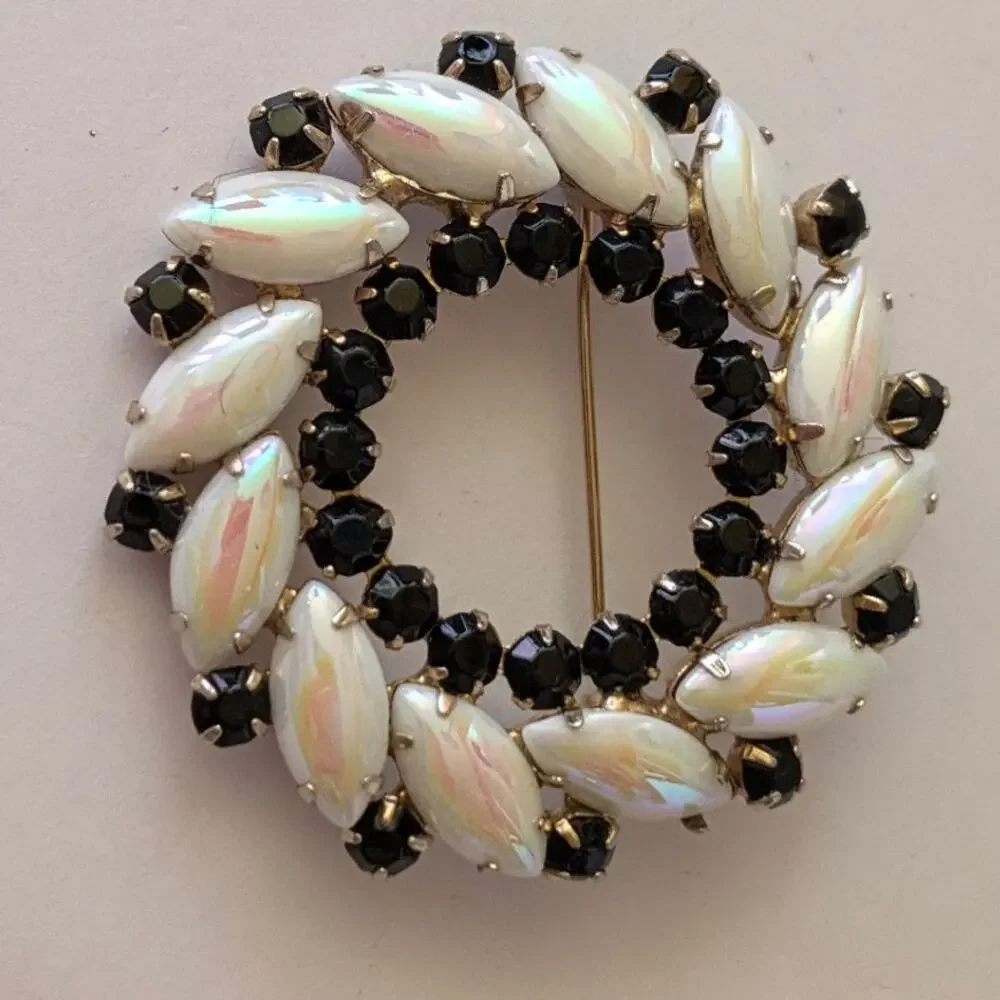 Juliana D&E 1960s Iridescent Milk Glass Jet Black Rhinestone Wreath Brooch